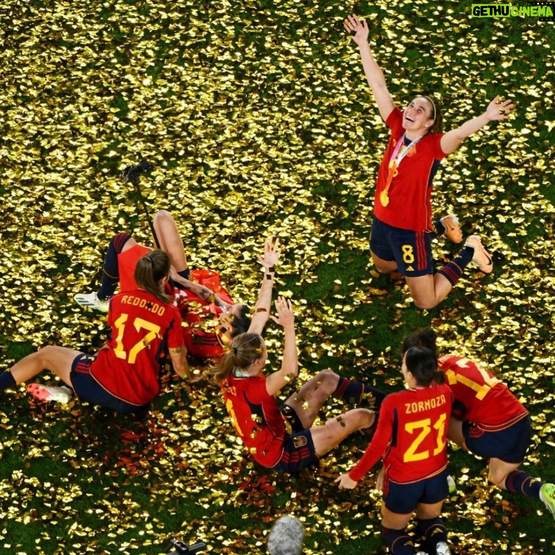 Penélope Cruz Instagram - Qué orgullo y qué alegría!!! Felicidades campeonas! 🇪🇸 ❤️❤️