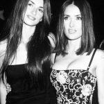 Penélope Cruz Instagram - Feliz cumpleaños,mi querida amiga ❤️🩵❤️🩵❤️🩵❤️🩵 @salmahayek