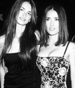 Penélope Cruz Instagram - Feliz cumpleaños,mi querida amiga ❤️🩵❤️🩵❤️🩵❤️🩵 @salmahayek