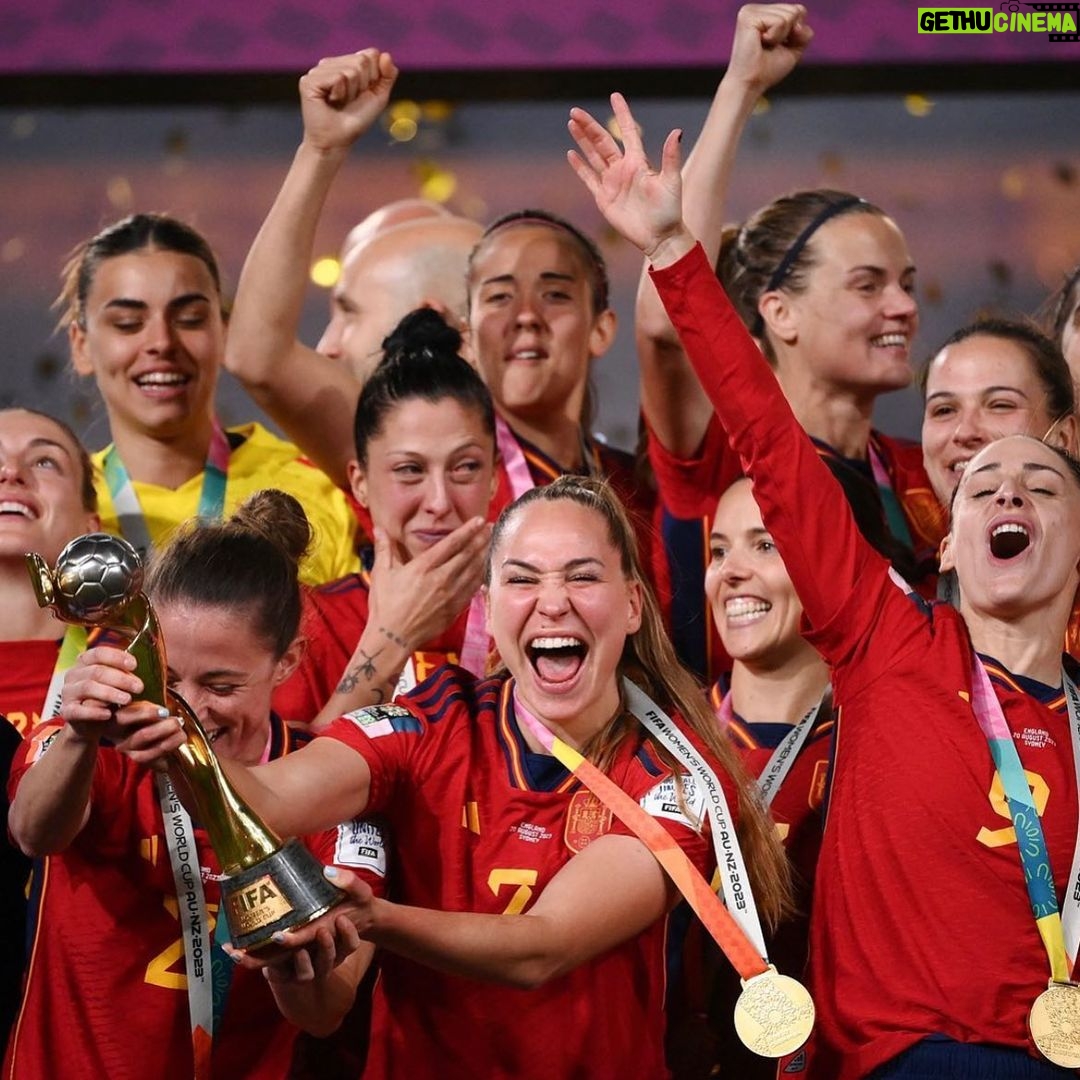 Penélope Cruz Instagram - Qué orgullo y qué alegría!!! Felicidades campeonas! 🇪🇸 ❤️❤️
