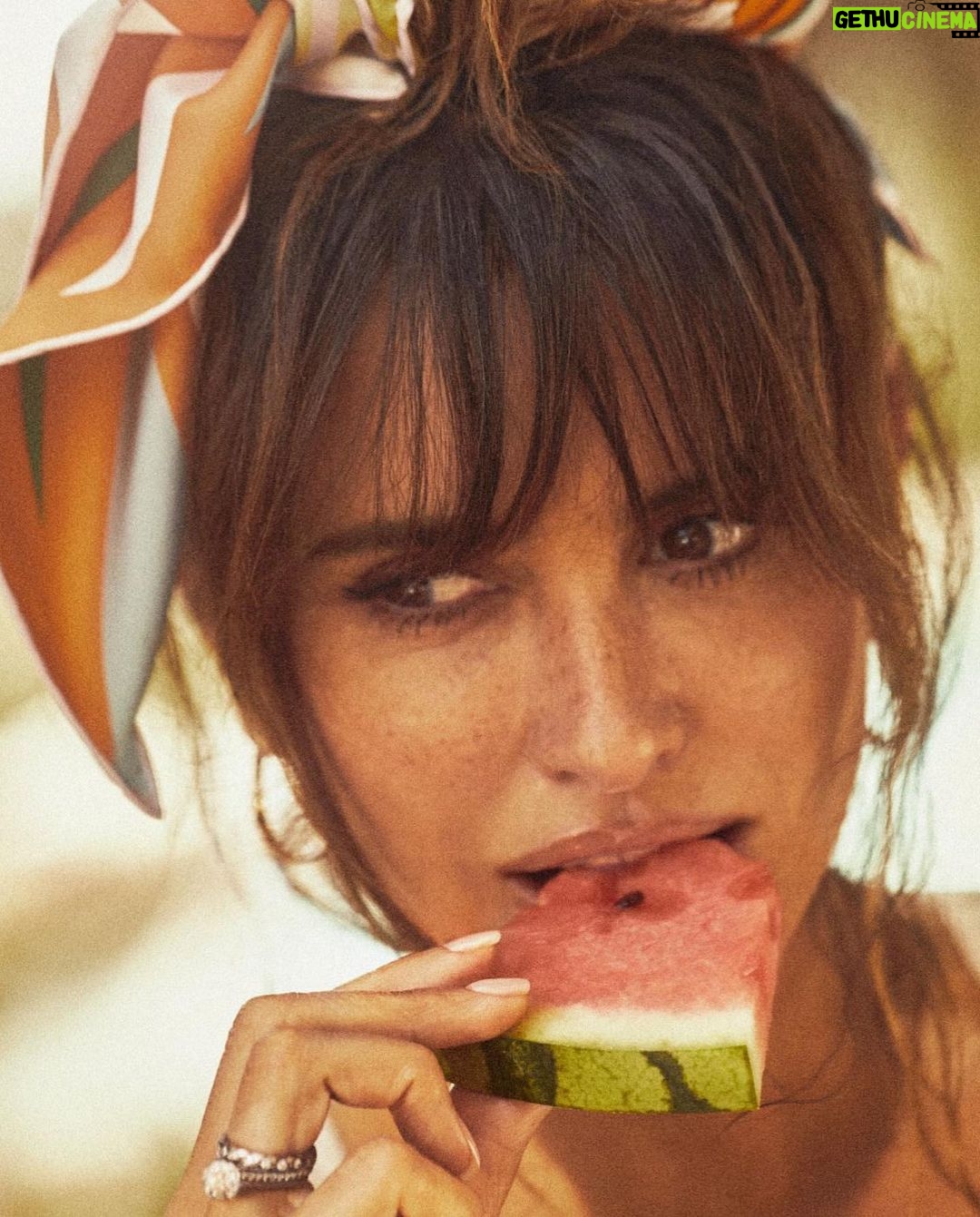 Penélope Cruz Instagram - @marieclairefr @lancomeofficial 🌸🌸