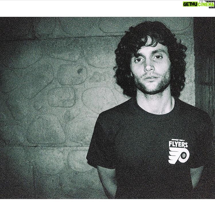 Penn Badgley Instagram - Ever wondering where we are playing next go to @mothxr or Mothxr.com (photo cred @habloalexa)