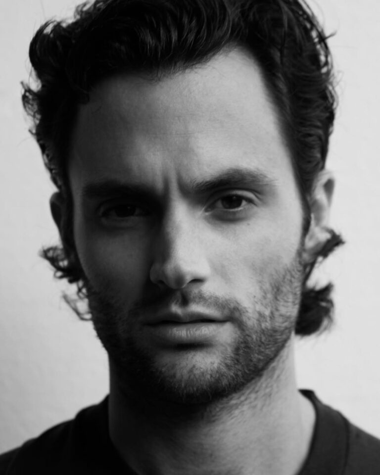 Penn Badgley Instagram - Out now @mothxr in @notionmagazine shot by @nicolacollins 🔌 our album is coming out soon. CENTERFOLD FEB 26.
