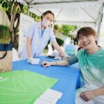 Perawat Sangpotirat Instagram - มาสุขส่งท้ายปีใหม่นี้ 🎉 กับ Pruksa Live well Stay well Market Fest เป็นลูกบ้านพฤกษาเค้าดีจริงๆ เพราะพฤกษาเค้าใส่ใจในรายละเอียดการใช้ชีวิตเพื่อให้ทุกชีวิต “อยู่ดีมีสุข” งานนี้เค้ายกขบวนสินค้า บริการและกิจกรรมมากมายถึงที่บ้านเลยครับ 🎁 อย่างงานนี้คริสเองก็ได้ทั้งมาช้อปปิ้ง มากินอาหารอร่อยๆ ได้ลองเล่นเทคโนโลยี Smart Home และได้ตรวจสุขภาพฟรีด้วยนะ ผลออกมาแข็งแรงดีครับ และก็ได้มาบริจาคของด้วยเพื่อส่งต่อความสุข เรียกได้ว่าครบทั้งคุณภาพชีวิตดีๆ สุขภาพดี และสังคมที่ดีเลย คริสเห็นลูกบ้านออกมาร่วมงานกันเยอะมากๆ รู้สึกประทับใจแทนเลย ที่มีงานที่ทั้งสุขและสนุกแบบนี้ พิเศษสุด!! ตอนนี้ใครสนใจอยากแนะนำเพื่อนให้มาเป็นลูกบ้านพฤกษาต้องรีบแล้วนะ เพราะจะได้ค่าแนะนำสูงสุดถึง 1ล้านบาทเลย ลองไปดูได้ที่ www.pruksa.com หรือโทร 1739 #พฤกษาอยู่ดีมีสุข #พฤกษาใส่ใจเพื่อทั้งชีวิต #PruksaLivewellStaywell #PruksaLiveWellStayWellEvent Pruksa Avenue Pattanakarn Family