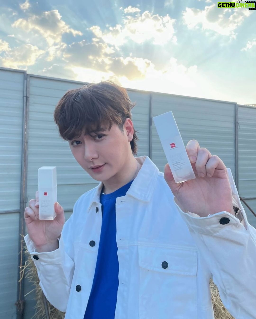 Perawat Sangpotirat Instagram - 12.12 | Krist Special Deals คริสจัดโปรโมชั่น12.12 ช้อป BSC Expert White Spot Clearly Concentrate Serum ในราคาสุด Exclusive ใครสะดวกที่ไหนรีบไปช้อปโลด - Lazada และ Shopee ซื้อ 2 ชิ้น ลด 30% - ICCShopping ลด 20% ตั้งแต่ชิ้นแรก แถมฟรี โปสการ์ด คริส พีรวัสแบบสุ่ม - Konvy ลด 20% ตั้งแต่ชิ้นแรก แถมฟรี เซรั่ม+เอสเซ้นส์ขนาดทดลอง 2 ชิ้น มูลค่า 490 บาท - Watson Online และ Eve and Boy Online ซื้อ 1 ชิ้นลด 15 % Lazada : bit.ly/3q6I6BI Shopee : bit.ly/BSCexpSerumSP ICC Shopping : bit.ly/BSCExpertWhite Konvy : bit.ly/BSCExpKV Watsons : bit.ly/BSCExpWtsn EVEANDBOY : bit.ly/BSCExpEnB เฉพาะ 12.12 เท่านั้น รีบจัดเล้ยยย #BSCCosmetology #ตัวจริงสวยจริง #BSCxKristPerawat #ฝากWHITEให้คริส #HydroWHITETechnology #เทคโนโลยีออร่าอัจฉริยะ #FriendOfBSCExpertWhite
