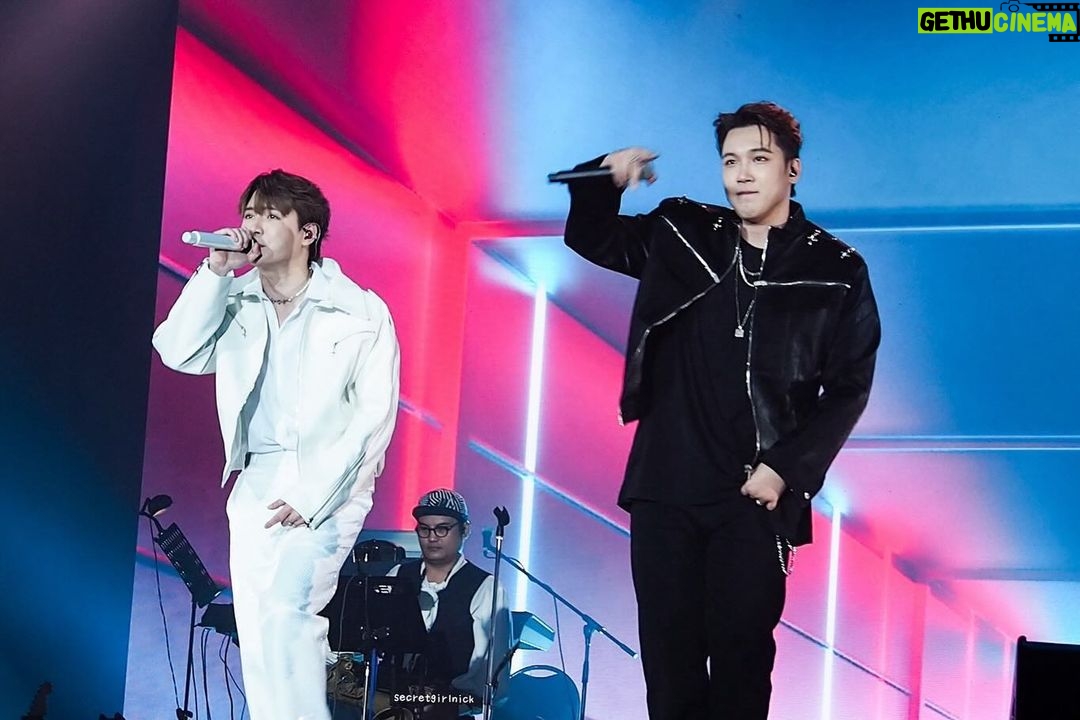 Perawat Sangpotirat Instagram - บอสโบร๋ ขอบคุณที่ดูแลผมมาตั้งแต่เพลงนอนไม่พอ ดูแลผมต่อไปนะครับโบร๋ 5555 เหนื่อยหน่อยแต่สนุกแหละ ขอบคุณซ้อ @zzdaozz ด้วยนะครับ ที่มาให้กำลังใจ