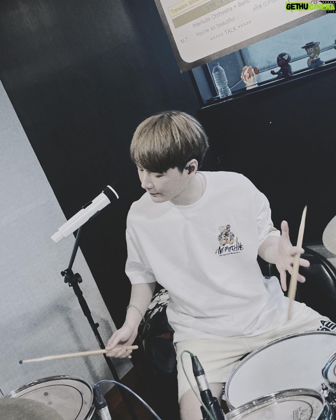 Perawat Sangpotirat Instagram - 🤍🥁 #thekristelementsconcert