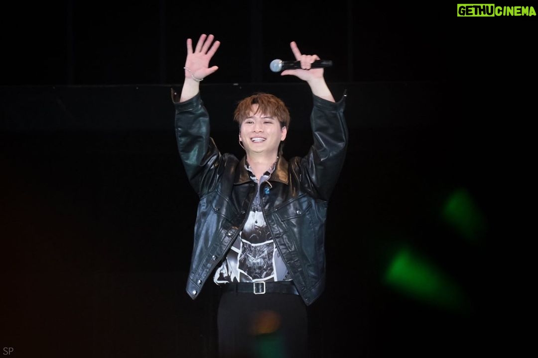 Perawat Sangpotirat Instagram - เป็นวันที่เติมพลังให้แก่กันอย่างล้นเหลือ ขอบคุณนะ 🤍 แฟนคลับญี่ปุ่นน่ารักมากมาก ขอบคุณพี่ๆน้องๆศิลปิน GMMTVด้วยนะครับ สนุกมากกก💙 Tokyo, Japan