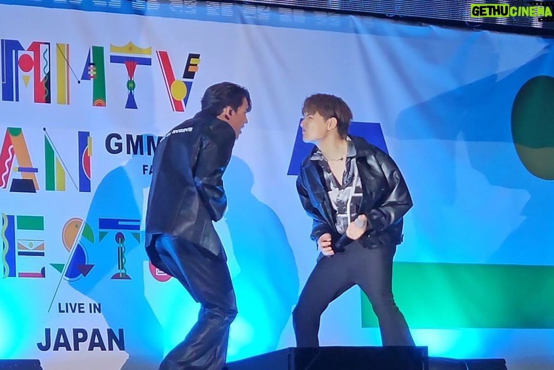 Perawat Sangpotirat Instagram - เป็นวันที่เติมพลังให้แก่กันอย่างล้นเหลือ ขอบคุณนะ 🤍 แฟนคลับญี่ปุ่นน่ารักมากมาก ขอบคุณพี่ๆน้องๆศิลปิน GMMTVด้วยนะครับ สนุกมากกก💙 Tokyo, Japan
