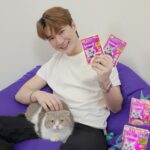 Perawat Sangpotirat Instagram - 🗣️ข่าวด่วนสำหรับทาสแมวค้าบบบ 😽ตอนนี้วิสกัสเขาออกสูตรใหม่!!! วิสกัสเทสตี้มิกซ์ในเนื้อเจลลี่ รสชาติใหม่ สไตล์ญี่ปุ่น ทำจากปลา ไก่ และผักแท้ๆ รับรองน้องแมวต้องฟินกินแล้วขอเบิ้ลกินอีกแน่นอน แบบเจ้ามัฟฟินเนี่ย!🐟🥦🥕 🙋🏻ใครที่กำลังมองหาอาหารน้องแมวที่สารอาหารครบขนาดนี้ ต้องรับจัดเลยนะครับ Whiskas เขากำลังมีโปรพิเศษ ส่งซองลุ้นไปเที่ยวญี่ปุ่นฟรีตลอดทริปด้วยน้า ห้ามพลาดเด็ดขาดเลยนะครับบบบบ แม๊ววว😻 #WhiskasxKrist #KristxWhiskas #Whiskas #WhiskasTastyMix
