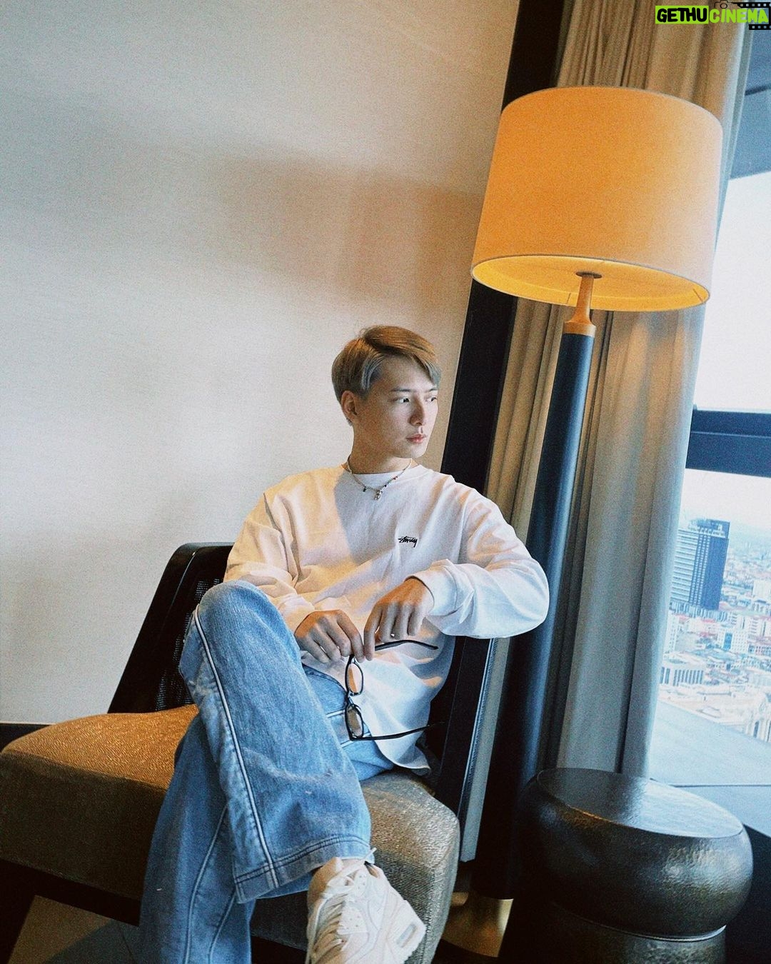 Perawat Sangpotirat Instagram - Hello Phnom Penh ✅✈️ #kristsoloasiatour2023 #kristsolocambodia Rosewood Phnom Penh