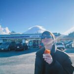 Perawat Sangpotirat Instagram - LAWSON FRIED CHICKEN HOT & FUJI SAN 🍗🇯🇵🗻 #จบคอนเสิร์ตกินวันละ5ชิ้น 😭🤣 Lake Kawaguchi