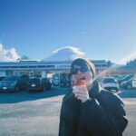 Perawat Sangpotirat Instagram - LAWSON FRIED CHICKEN HOT & FUJI SAN 🍗🇯🇵🗻 #จบคอนเสิร์ตกินวันละ5ชิ้น 😭🤣 Lake Kawaguchi