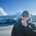 Perawat Sangpotirat Instagram - LAWSON FRIED CHICKEN HOT & FUJI SAN 🍗🇯🇵🗻 #จบคอนเสิร์ตกินวันละ5ชิ้น 😭🤣 Lake Kawaguchi