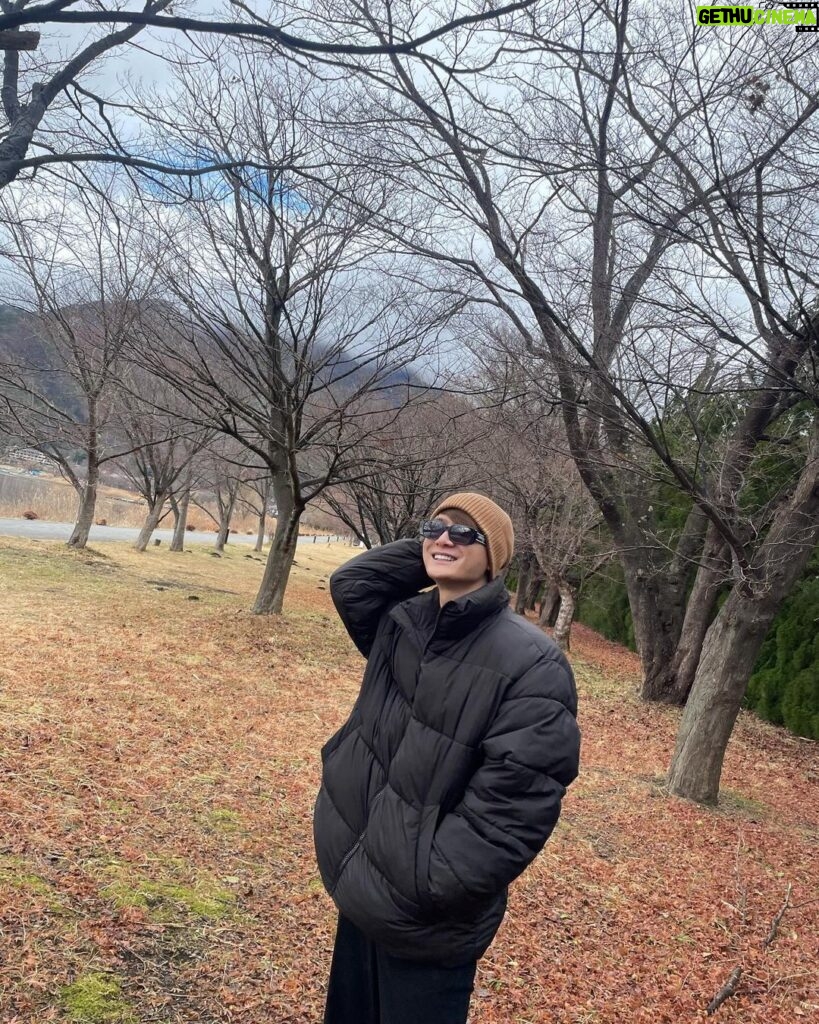 Perawat Sangpotirat Instagram - สวัสดีปีโป้ 2024 ครับ🎇🎊❤️🇯🇵 พรที่อยากขอ คือให้พ่อแม่แข็งแรงไม่เจ็บป่วย อยู่กับลูกไปนานๆนะ 😍 Lake Kawaguchi
