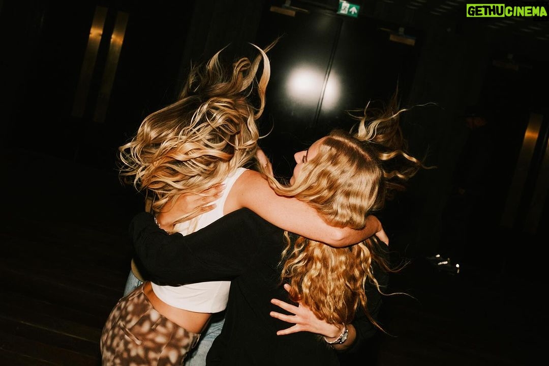 Perrie Edwards Instagram - Last night was a dream ✨