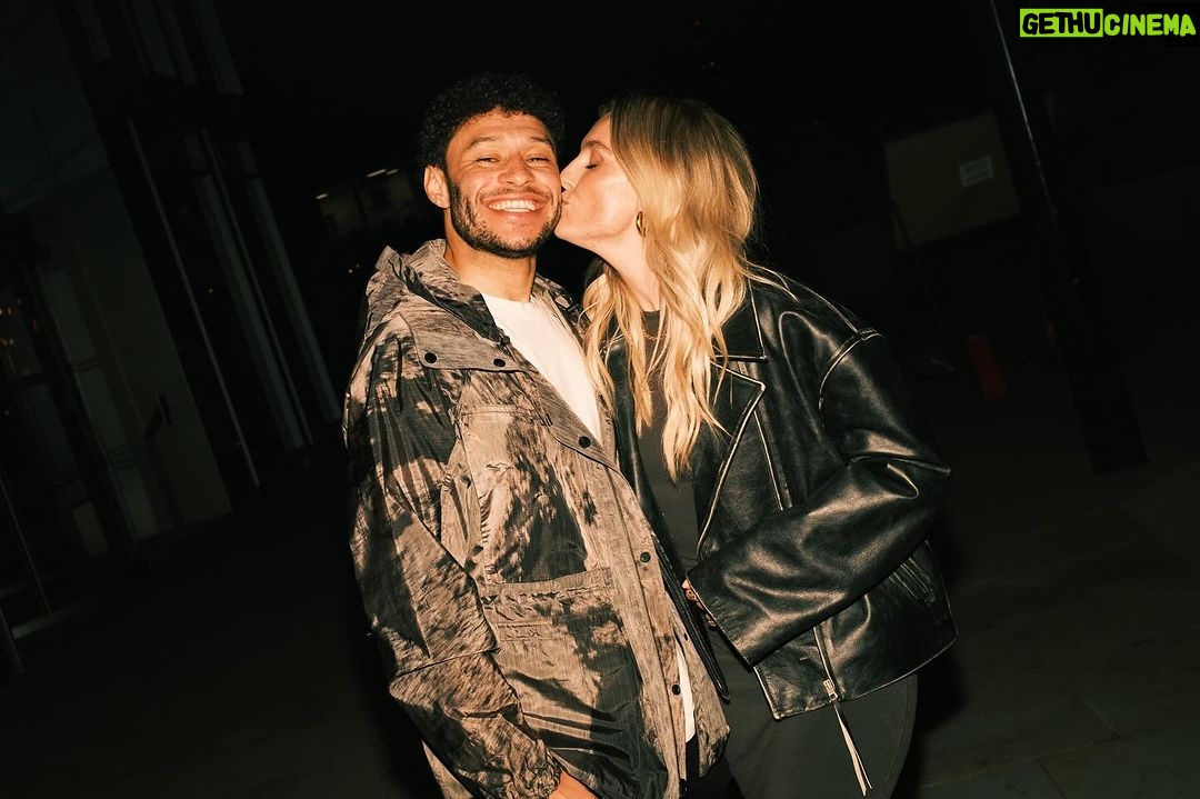 Perrie Edwards Instagram - Last night was a dream ✨