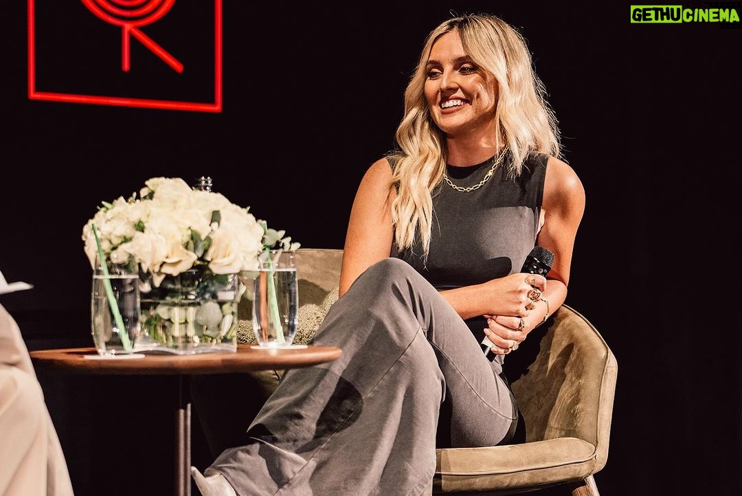 Perrie Edwards Instagram - Last night was a dream ✨