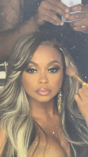 Phaedra Parks Instagram - A wise girl knows her limits. A smart girl knows that she has none. 💄

Hair: @kendrasboutique