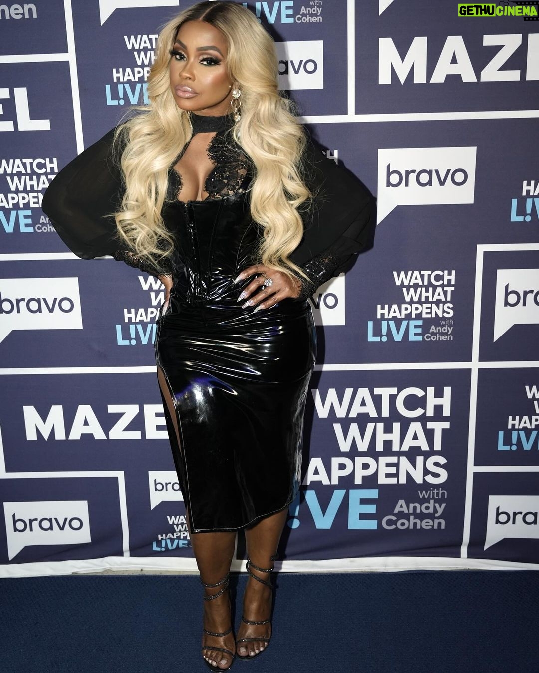 Phaedra Parks Instagram - Tune in to @bravotv at 9pm for a new episode of #MarriedtoMedicine and watch me on #WWHL with @bravoandy at 10pm with @therealcandiace π₯³π Mua: @makeupbylatisha Hairstylist: @tb_hairstylist Wardrobe Stylist: @fiskanistyle New York, New York