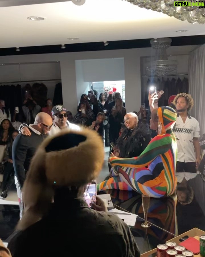 Phaedra Parks Instagram - Thank you for every birthday message, text, card, prayer, bouquet and sentiment. @theofficial112 you brought tears to my eyes and @donelljonesforever @lilmama @fiskanistyle & @officialbelaire thank you for showing me so much love ❣️ I look forward to our next LIVE event @theivyshowroom and my new year 😘 #blessed #happy #birthday from #112 🎂🥂