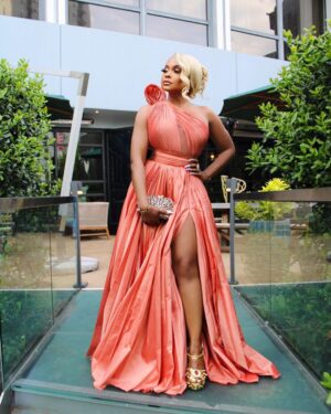Phaedra Parks Instagram - A girl should be two things: classy & fabulous. ~Coco Chanel

🎨: @makeupmadnessbycherry 
💇🏽‍♀️: @beehyvebeauti 
👗: @theivyshowroom 
Styled by: @fiskanistyle