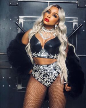 Phaedra Parks Instagram - Classics never get old. #HappyBirthday to me! 

#grateful #happy and always #humble Thank you Lord for another year 🙌🏾🎂🎉 

📸: @brucetookit 
👙: @theivyshowroom 
💇🏼‍♀️: @kendrasboutique 
  @jacorean_ 
🎨: @tomilolaofbiggles