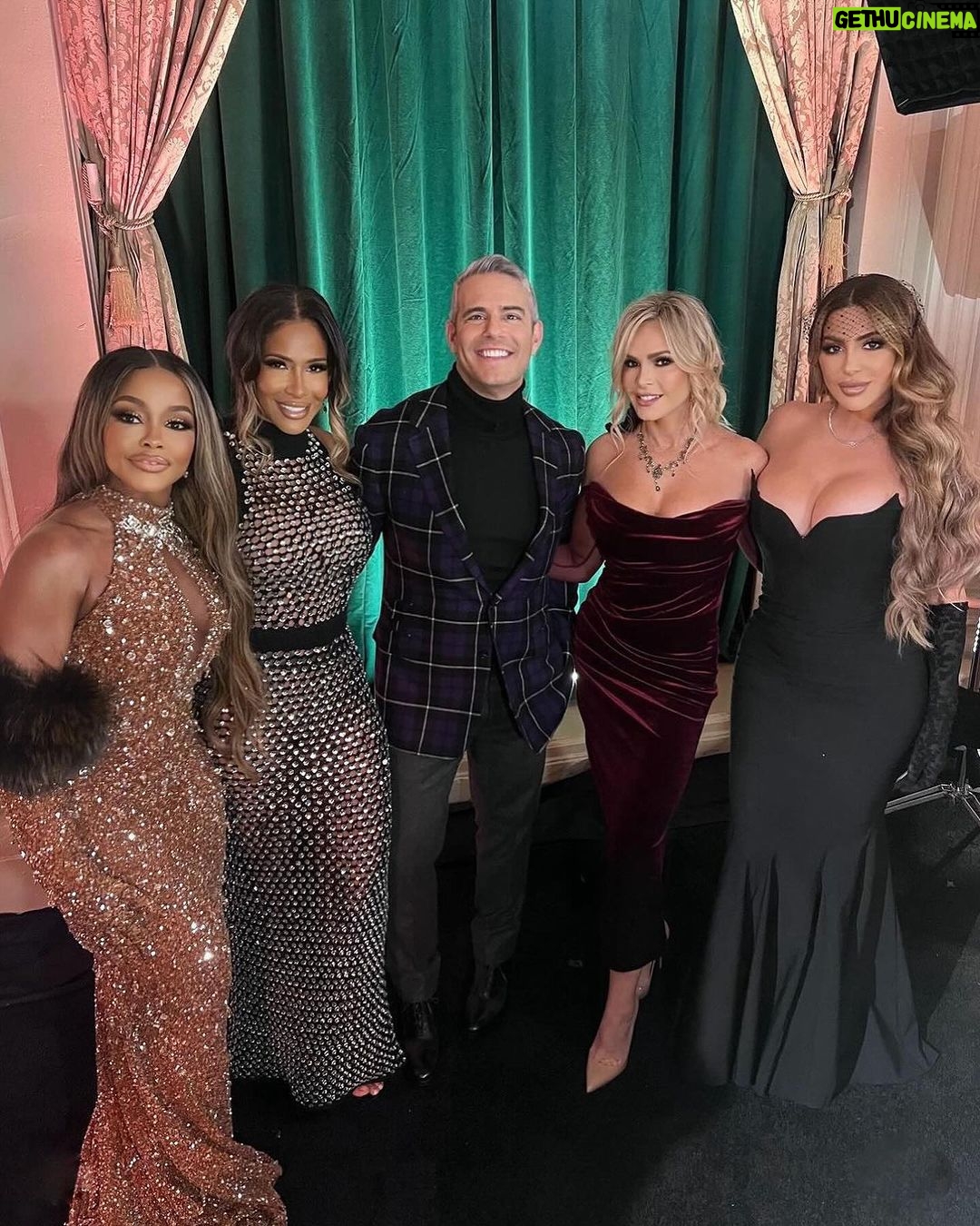Phaedra Parks Instagram - Watch the finale, followed by the reunion tonight at 9pm ET only on @Peacock #TheTraitorsUS 📸 @demariyonfutch Hair @brandonliberati MUA @tomilolaofbiggles Styled by @fiskanistyle Unit @atlantawigbar Los Angeles, California