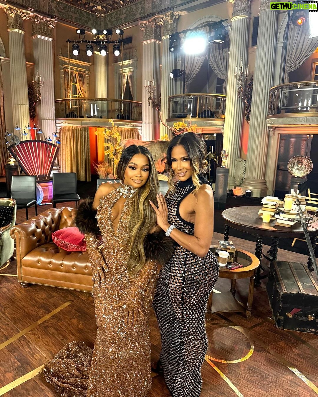 Phaedra Parks Instagram - Watch the finale, followed by the reunion tonight at 9pm ET only on @Peacock #TheTraitorsUS 📸 @demariyonfutch Hair @brandonliberati MUA @tomilolaofbiggles Styled by @fiskanistyle Unit @atlantawigbar Los Angeles, California