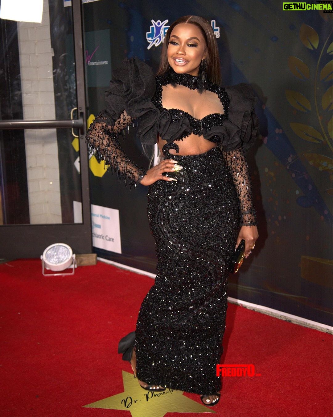 Phaedra Parks Instagram - A time was had at the #MedGala! Stream #MarriedtoMedicine season finale on @Peacock now π¦π₯πΎ πΈ @freddyophotos π@theivyshowroom π©πΎβπ¦° @kendrasboutique ππ½ββοΈ @beetbydrek π¨@makeupmadnessbycherry