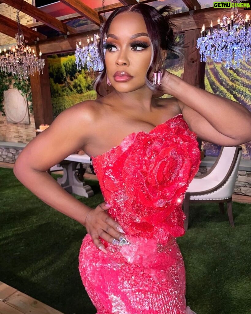 Phaedra Parks Instagram - “Gardens don’t tell, they show” 🌸🪷 #Married2Med Season 10 Reunion is otw. One for the books. 💋 Styled by: @icontips Hairstylist: @beetbydrek Hair: @kendrasboutique MUA: @makeupmadnessbycherry