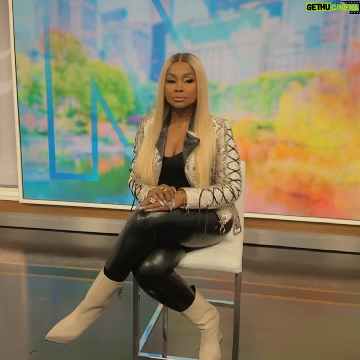 Phaedra Parks Instagram - Press on and Keep Pressing. π₯π
#nycpressrun @newyorklivetv @sara_gore #married2med #traitorsus #bravo π@makeupbylatisha ππ½ββοΈ @tb_hairstylist @kendrasboutique New York, New York