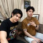 Phakphum Romsaithong Instagram - ,,, เยี่ยมบ้านสุขพิมาย พี่เสก-พี่กานต์ ครอบครัว และ พี่ๆLoso พร้อมครอบครัว สนุกสนานอบอุ่นครับ^^ ,,, Loso คือ วง Rock N’ Roll ไทยที่พูดได้เต็มปากว่าเป็น “ตำนานที่ยังหายใจอยู่(แบบเก๋าๆ)” ตามธรรมเนียมครับ ชวนถ่ายภาพรวมสไตล์ลัทธิ 2 นิ้วเบียด😜 (รูปที่2) ดีใจที่ได้เจอน้องเสือ และ เพื่อนๆสมัยที่ทำเพลงค่าย Luster พี่แม้ว Nana พี่บอล พี่เก๋ น้องกาก้า 10ปี รู้สึกเหมือน 10เดือน เวลาผ่านไปไวมากก ขอบคุณพี่ใหญ่Loso และ พี่แป๋วมากๆเลยครับสำหรับ Original CD Loso Album ทั้งแผ่นตัดโปรโมท และ เต็มอัลบั้ม หลายชุดเลยแผ่น Original ตั้งแต่ยุค พ.ศ. 2539 ช่วง Music More คลาสิคมากๆ ได้บรรยากาศสมัยเด็กที่ห้างของที่บ้านจะได้ CD โปรโมทมาแล้วเราขอแบ่งมาฟังที่บ้านเป็นประจำ☺️ และ ขอบคุณพี่กานต์สำหรับ Vinyl Loso 2 ชุด พร้อมให้พี่ๆ Loso เซ็นต์ให้ For “MP 15.15” ไว้เป็นระลึก กลับไปเปิดฟังสนุกสนานได้ฟีลสุดๆ ปล.ดีใจที่เห็นพี่ๆทุกคนสบายกายสบายใจดีมากแบบนี้ครับ:) ลงไว้เป็นที่ระลึกและมิตรภาพที่น่ารักเสมอ💚 19/02/67 . . #Loso Bangkok, Thailand