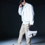 Phakphum Romsaithong Instagram - ,,, เป็นการถ่ายรูปที่ใช้สมาธิสูงที่สุดในรอบหลายปี เพราะช่างหน้า ช่างผม แซวหนักมากแซวไม่หยุด แซวไม่หย่อน555 || โชคดีที่ชุดสวย เลยถ่ายออกมายังไงภาพก็สวย😛 ,,, @Dior . . #DiorSummer24 Bangkok, Thailand