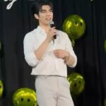 Phakphum Romsaithong Instagram – ,,, 😁ขอบคุณทุกคำอวยพร ทุกช่องทางใน Social Media ที่โทรมา และที่ได้เจอกัน ขอบคุณรอยยิ้มที่อบอุ่น การ์ดทุกใบ ของขวัญทุกชิ้น Projectทุกอัน ในโอกาส Birthday อายุครบ 32 ปี อาจจะมีตกหล่นตอบกลับไปอย่างไรถือโอกาสขอบคุณผ่านโพสต์นี้อีกทีนะครับ^^ ,,,

ธรรมชาติ คือ การเติบโต เปลี่ยนแปลง หลายสิ่งผ่านเข้ามา  หลากสิ่งหายจากไป  เป็นเรื่องปกติ…
แต่ทุกอย่างที่ผ่านเข้ามาให้เราได้สัมผัสร่วมทุกข์และสุข คือ ความทรงจำที่มีคุณค่าและเป็นประสบการณ์ที่ล้ำค่า…

ขอบคุณธรรมชาติที่เป็นเช่นนี้:)

ขอถือโอกาสนี้ขอบคุณทีมงานที่จัดงาน Birthday ขึ้น และขอบคุณทุกคนที่มางานวันเกิดที่จัด เมื่อวาน 06/01/24 และเพื่อนๆพี่ๆป้าๆน้าอาที่ส่งกำลังใจจากที่บ้านทีมหน้าจอมากๆเลยนะครับ
ในโอกาสวันเกิด 05/01/24

ปกติที่ผ่านมาทุกปีจะถือโอกาสนี้เพื่อจัดงานให้ได้ทำบุญในวันเดียวกัน แต่ปีนี้ทีมงานขยับสเกลมาจัดในรูปแบบEventมากขึ้นเพื่อความสนุกคนของที่มา ถ้ามีผิดพลาดยังไงเราปรับปรุงแก้ไขแล้วสร้างความสุขด้วยกันไปเรื่อยๆนะครับ^^

สุดท้ายนี้ขอแคปคำอวยพรที่บอกไปใน VDO ว่า
“ขอให้ทุกคนใจดีกับตัวของเราเอง และ ส่งต่อความใจดี ความน่ารักที่เราเป็นให้คนรอบตัว เพื่อน ครอบครัวและสังคม และมีรอยยิ้มที่สวยงามแบบนี้มากๆในทุกๆวันเลยนะครับ”

ด้วยรัก
Mile ตึกแดงวินเทจ จตุจักร