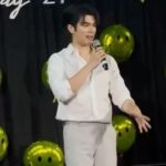 Phakphum Romsaithong Instagram – ,,, 😁ขอบคุณทุกคำอวยพร ทุกช่องทางใน Social Media ที่โทรมา และที่ได้เจอกัน ขอบคุณรอยยิ้มที่อบอุ่น การ์ดทุกใบ ของขวัญทุกชิ้น Projectทุกอัน ในโอกาส Birthday อายุครบ 32 ปี อาจจะมีตกหล่นตอบกลับไปอย่างไรถือโอกาสขอบคุณผ่านโพสต์นี้อีกทีนะครับ^^ ,,,

ธรรมชาติ คือ การเติบโต เปลี่ยนแปลง หลายสิ่งผ่านเข้ามา  หลากสิ่งหายจากไป  เป็นเรื่องปกติ…
แต่ทุกอย่างที่ผ่านเข้ามาให้เราได้สัมผัสร่วมทุกข์และสุข คือ ความทรงจำที่มีคุณค่าและเป็นประสบการณ์ที่ล้ำค่า…

ขอบคุณธรรมชาติที่เป็นเช่นนี้:)

ขอถือโอกาสนี้ขอบคุณทีมงานที่จัดงาน Birthday ขึ้น และขอบคุณทุกคนที่มางานวันเกิดที่จัด เมื่อวาน 06/01/24 และเพื่อนๆพี่ๆป้าๆน้าอาที่ส่งกำลังใจจากที่บ้านทีมหน้าจอมากๆเลยนะครับ
ในโอกาสวันเกิด 05/01/24

ปกติที่ผ่านมาทุกปีจะถือโอกาสนี้เพื่อจัดงานให้ได้ทำบุญในวันเดียวกัน แต่ปีนี้ทีมงานขยับสเกลมาจัดในรูปแบบEventมากขึ้นเพื่อความสนุกคนของที่มา ถ้ามีผิดพลาดยังไงเราปรับปรุงแก้ไขแล้วสร้างความสุขด้วยกันไปเรื่อยๆนะครับ^^

สุดท้ายนี้ขอแคปคำอวยพรที่บอกไปใน VDO ว่า
“ขอให้ทุกคนใจดีกับตัวของเราเอง และ ส่งต่อความใจดี ความน่ารักที่เราเป็นให้คนรอบตัว เพื่อน ครอบครัวและสังคม และมีรอยยิ้มที่สวยงามแบบนี้มากๆในทุกๆวันเลยนะครับ”

ด้วยรัก
Mile ตึกแดงวินเทจ จตุจักร