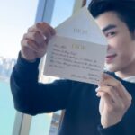 Phakphum Romsaithong Instagram - ,,, Warm Welcome As Always From @dior ,,, ขอบคุณครับ😊 . . #Dior #DiorSpring24 Rosewood Hong Kong
