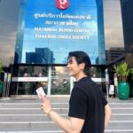Phakphum Romsaithong Instagram – ,,, ขาดก็หาด เหลือก็แบ่ง:) ,,,

06/11/66

เมื่อวานหลังจากเสร็จงานจาก Siam Paragon ก็รีบไปที่สภากาชาดเลย (ก่อนรถจะติดจนใจจะขาด555)

คลาดกันหลายที ไม่เจอกันนานมากเกินไปแล้ว พอมีจังหวะที่เหมาะก็มาเลยครับ😊

ถ้าใครมีโอกาสและสามารถให้เลือดได้ ชวนมาบริจาคเลือดเพื่อให้คนที่ต้องการนะครับ

.
.
#AppreciateLife
#SharingIsCaring สภากาชาติ ศูนย์โลหิตแห่งชาติ