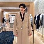 Phakphum Romsaithong Instagram - ,,, After The Show I’ll Go Shoping🕊️ ,,, ได้เสื้อ Wool Coat ของ Dior ไซส์48 สี Beige ซับข้างในสี Olive กลับมาใช้งาน 1 ตัวถ้วน ชอบ Long Coat มากๆอยู่แล้ว เจอสีโปรดทั้งคู่อยู่ในชิ้นเดียวกันก็ อดใจไม่ได้จริงๆ 🤪 ใส่แล้วเป็นยังไงบ้างครับ:) ? . . @Dior #Dior #DiorSS24 #DiorWinter23 Dior - Paris Montaigne