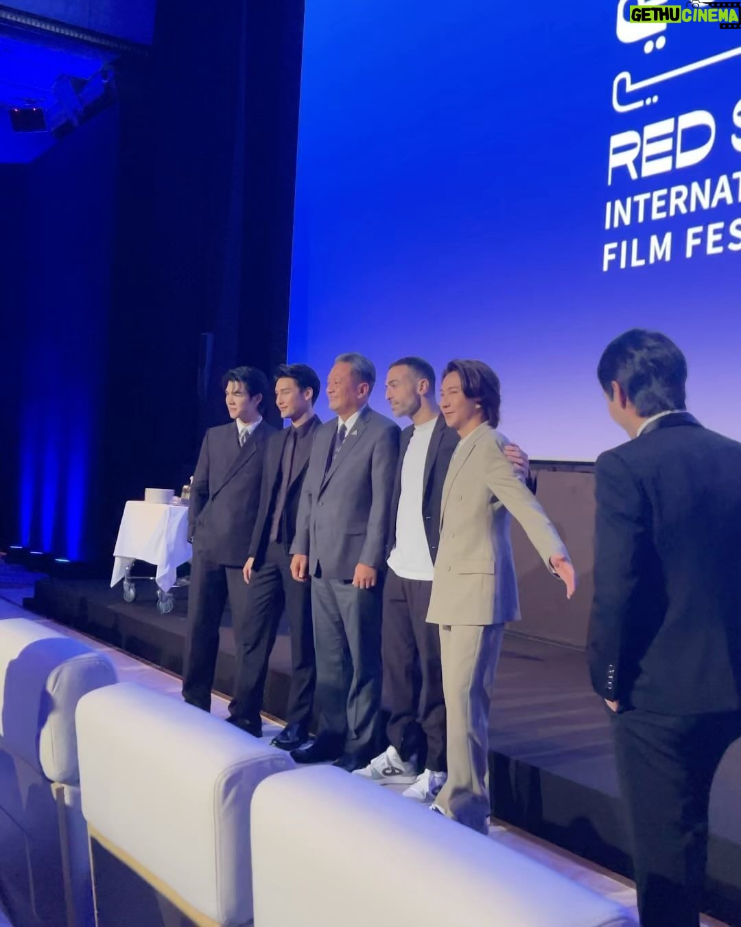 Phakphum Romsaithong Instagram - ,,, Very Happy To Be Here Again In Saudi Arabia & Fantastic That Mansuang Is At @redseafilm 2023 Thanks Again @moalturki ð,,, Thanks For @Dior 1st Day Outfit Is Perfect Because Of Diorâšïļ āļāļāļāļāļļāļ āļāļāļĻāļļāļĨāđāļāļĒāļāļĩāđāļāļēāļāļļāļāļīāļāļēāļĢāļēāđāļāļĩāļĒ āđāļĨāļ° āļāļĢāļ°āļāļĢāļ§āļāļāļēāļĢāļāđāļēāļāļāļĢāļ°āđāļāļĻāļāđāļ§āļĒāļāļ°āļāļĢāļąāļð So Happyy . . #Mansuang #RedSeaFilmFestival2023 Jeddah, Saudi Arabia