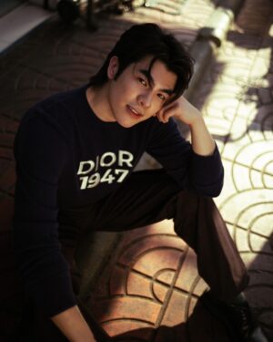Phakphum Romsaithong Instagram - ,,, ☀️🧧 ,,,

@Dior
.
.
#DiorSpring24