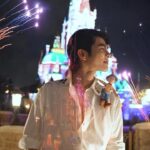Phakphum Romsaithong Instagram – ,,, มีความสุขจริงๆตอนอยู่ใน Disneyland Hongkong || ของกินดี อากาศยิ่งดี เครื่องเล่นยิ่งกว่าเรียกว่าดี Show คือ Perfect☺️ || เพลินมากจริงๆ อยู่ใน Disneyland HK 2 วัน💚 ,,,

@hkdisneyland 
.
.
#HKDisneyland 
#Momentous  
#LoveTheMemory 
#CastleOfMagicalDreams  
#LetItGo             
#WorldOfFrozen Hongkong Disneyland