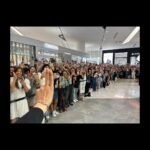 Phakphum Romsaithong Instagram – ,,, How Do You Feel Today? ,,,

😁😊

Thank You #GreenyRose

.
.
#Guerlain
#MilexGuerlainPopupInBkk Siam Paragon