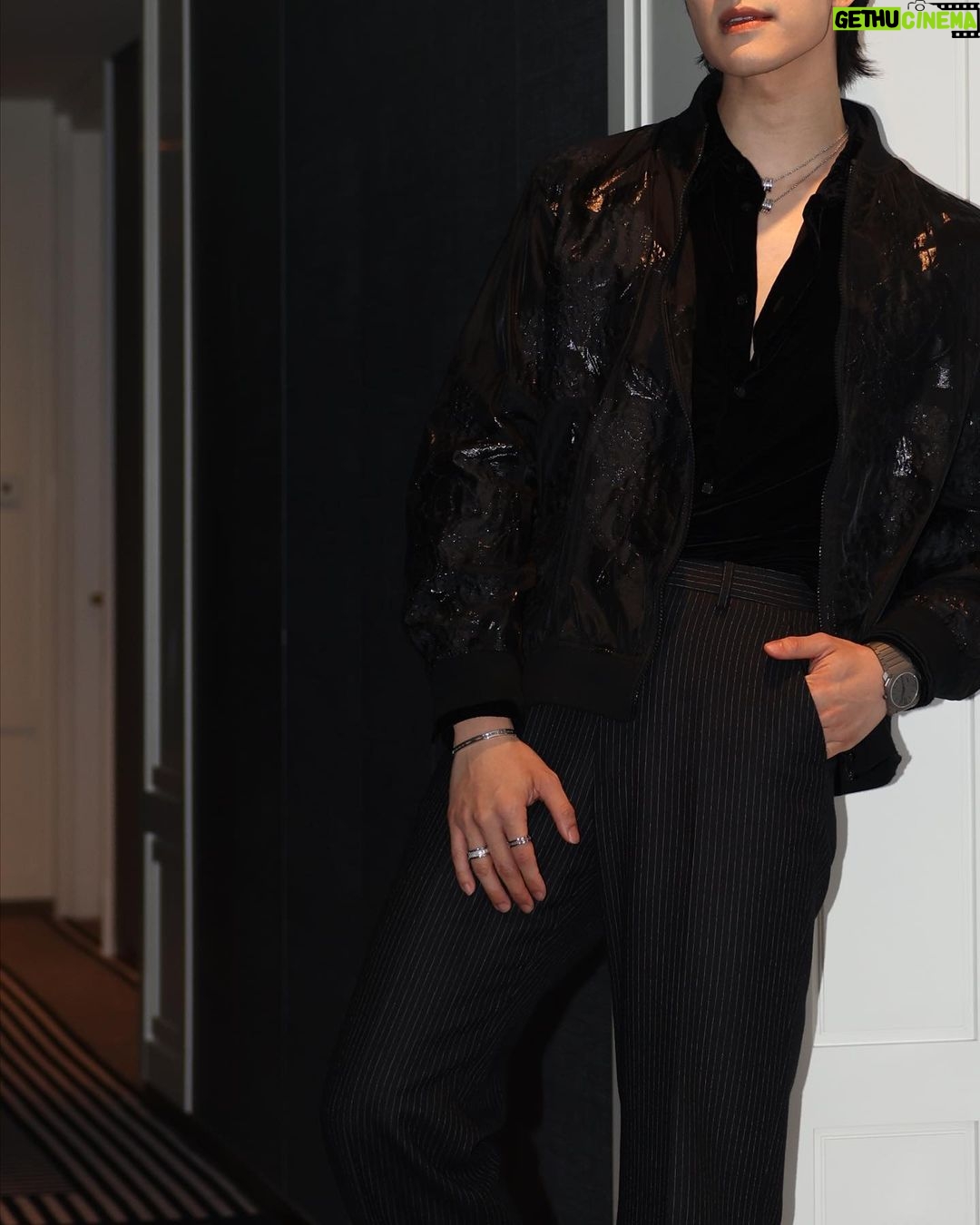 Phakphum Romsaithong Instagram - ,,, So Happy With My Lovely Team💚 ,,, Bulgari Studio In Seoul 😚 Let’s Have Fun Again Soon!!! . . #Bulgari #BulgariJewelry #Bzero1 #bulgaristudio #BulgariThailand Seoul, Korea