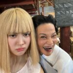 Phantira Pipityakorn Instagram – Selfie edition👩🏼? x ?(จำชื่อใครได้บ้าง) 

#นางทาสหัวทอง สาวสู้ชีวิตแต่ชีวิตสู้กลับ
วันนี้ ตอนที่ ๑๖ มาแว้ววว!

ดูย้อนหลังได้ที่ Netflix นะคับ