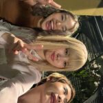 Phantira Pipityakorn Instagram – Selfie edition👩🏼? x ?(จำชื่อใครได้บ้าง) 

#นางทาสหัวทอง สาวสู้ชีวิตแต่ชีวิตสู้กลับ
วันนี้ ตอนที่ ๑๖ มาแว้ววว!

ดูย้อนหลังได้ที่ Netflix นะคับ