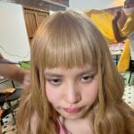 Phantira Pipityakorn Instagram – Selfie edition👩🏼? x ?(จำชื่อใครได้บ้าง) 

#นางทาสหัวทอง สาวสู้ชีวิตแต่ชีวิตสู้กลับ
วันนี้ ตอนที่ ๑๖ มาแว้ววว!

ดูย้อนหลังได้ที่ Netflix นะคับ