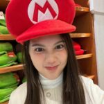 Phantira Pipityakorn Instagram - แบบนี้คนอื่นเค้าก้รู้หมดว่าเราเป็นเด็กติดเกม🍄 ปล. ชั้นได้เจอมาริโอ้ตัวจริงแล้ววววว คุณเค้าตัวใหญ่มากน่ารักกกที่สุด🥹🫠😵 #tbt #mintiratravelwnoregrets Universal Studio, Osaka Japan