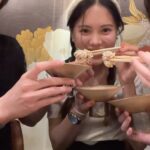 Phantira Pipityakorn Instagram – ได้อยู่กันครบคือของขวัญของฉัน👼🏻🫧
ขอบคุณป๊าที่ดูแลพวกเรามาอย่างดี โตมากวนบาทาทุกคน (ยกเว้นหนู55555555555555oops) 

ขอบคุณนะคะ🫠🥂🥣💘