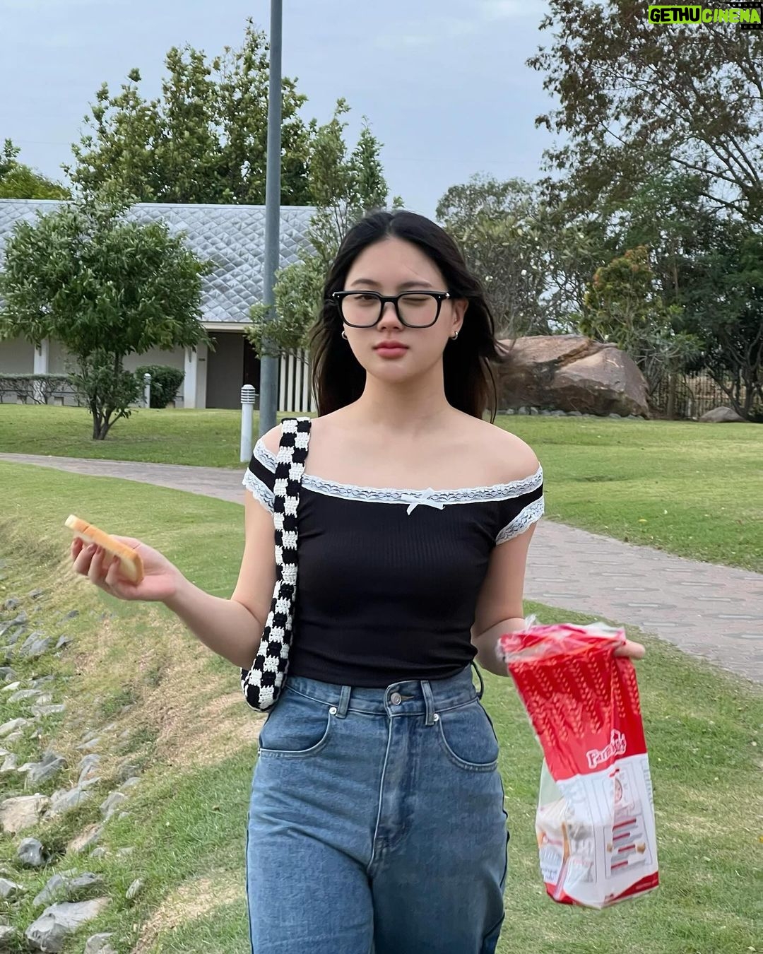 Phantira Pipityakorn Instagram - ถึงเราจะไม่มีไหปลาร้าแต่เราชอบกินส้มตำนะ Mueang Roi Et District